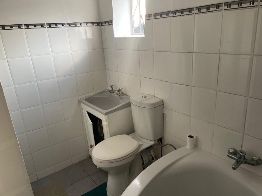 5 Bedroom Property for Sale in Amalinda Eastern Cape